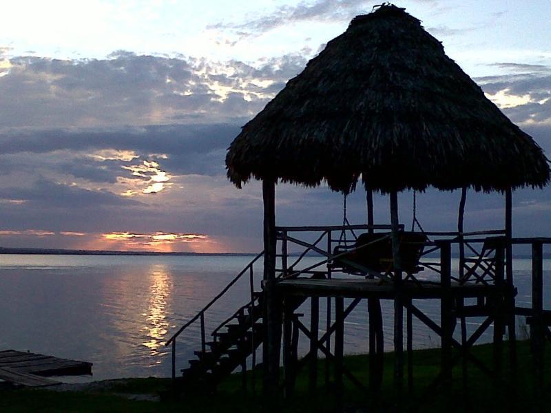 Camino Real Tikal‎ Hotel El Remate Bagian luar foto