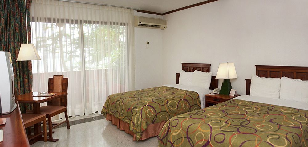 Camino Real Tikal‎ Hotel El Remate Bagian luar foto