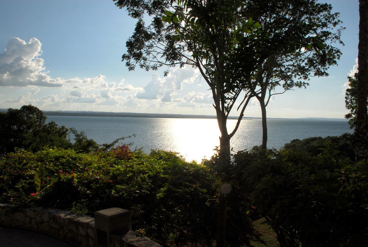 Camino Real Tikal‎ Hotel El Remate Bagian luar foto